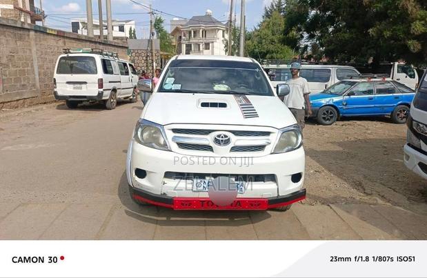 Toyota Hilux 2007 White