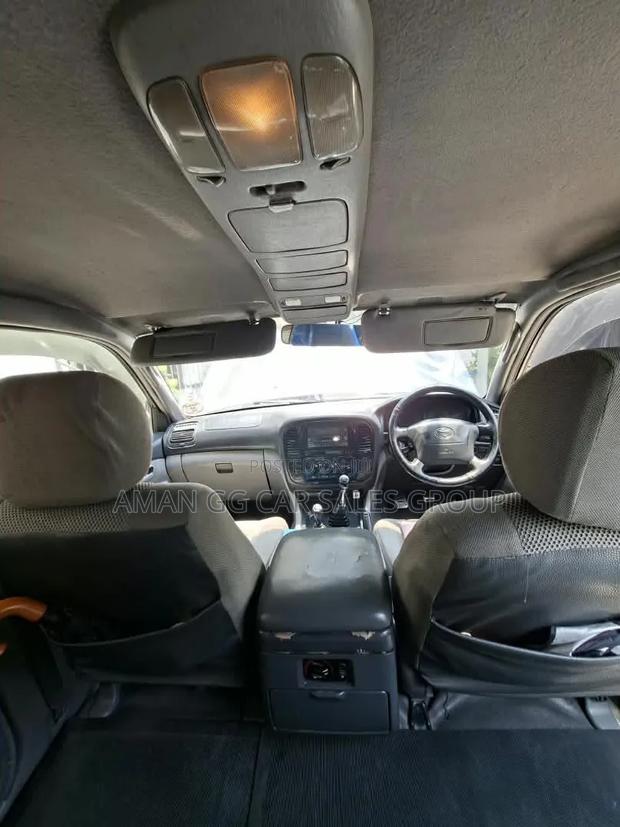 Toyota Land Cruiser 2001 Gray