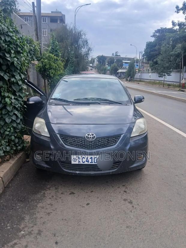 Toyota Belta 2010 Blue