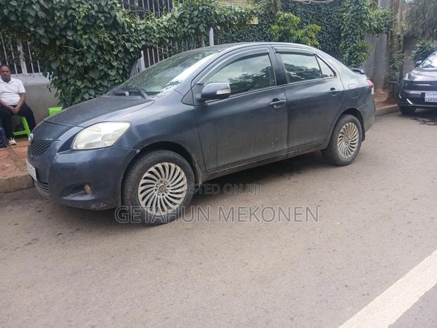 Toyota Belta 2010 Blue