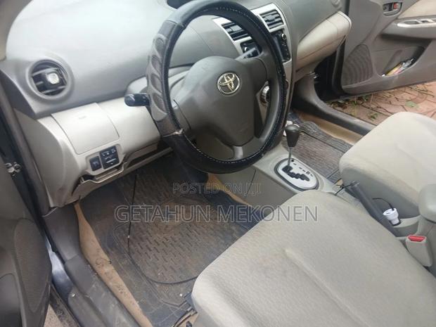 Toyota Belta 2010 Blue