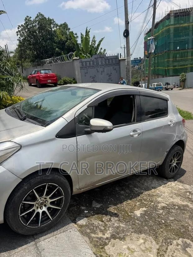 Toyota Yaris 2012 Silver