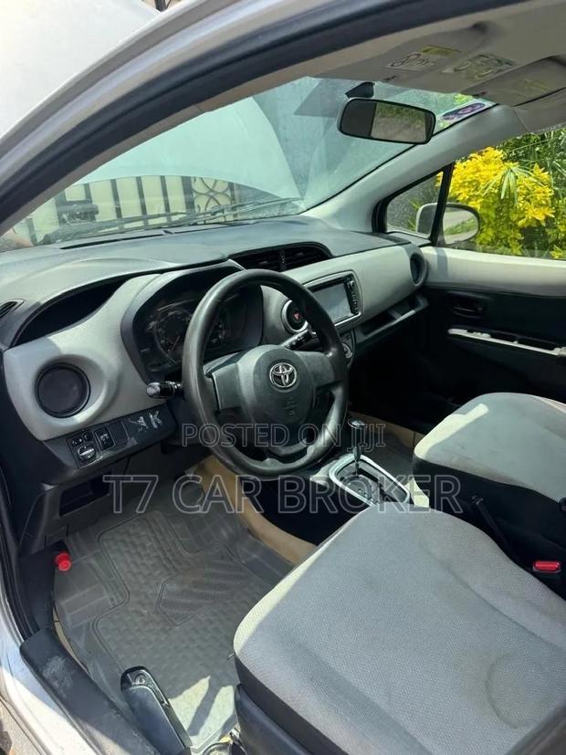 Toyota Yaris 2012 Silver