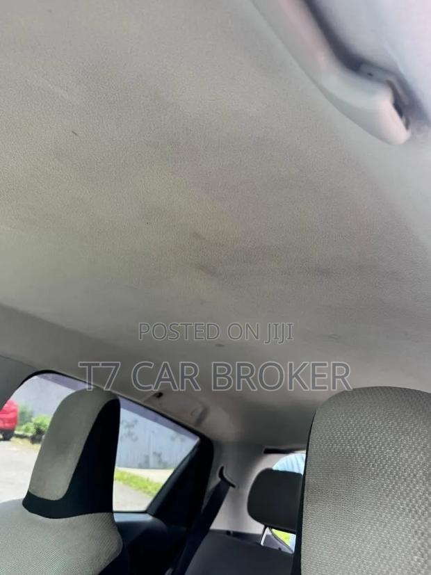 Toyota Yaris 2012 Silver
