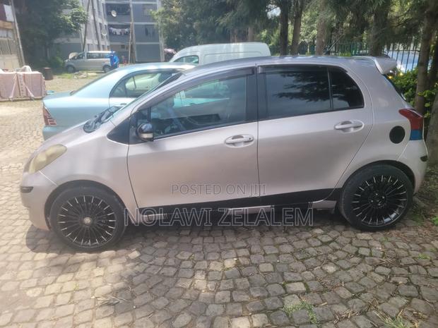Toyota Yaris 2010 Gray