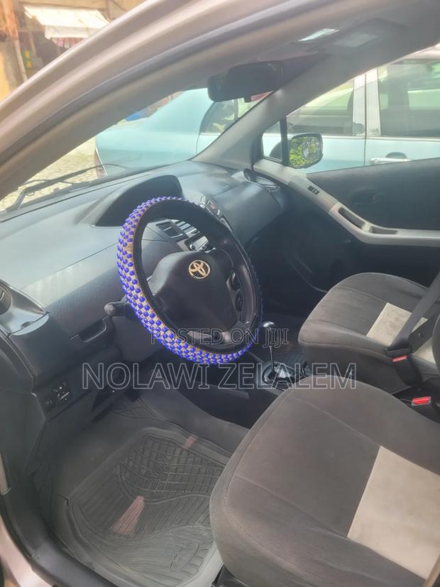 Toyota Yaris 2010 Gray