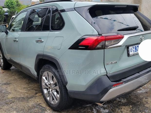 Toyota RAV4 2021 Gray