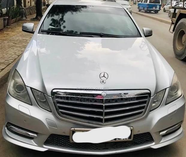 Mercedes-Benz E200 2013 Silver