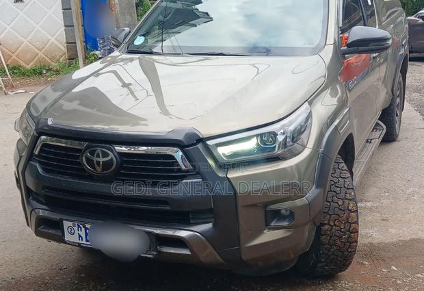 Toyota Hilux 2022 Teal