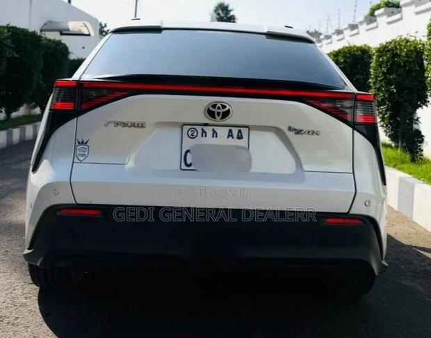 Toyota bZ4X 71.4 kWh FWD 2023 White