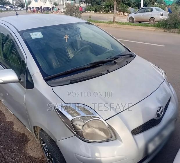 Toyota Yaris 2010 Silver