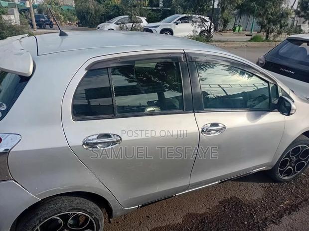 Toyota Yaris 2010 Silver