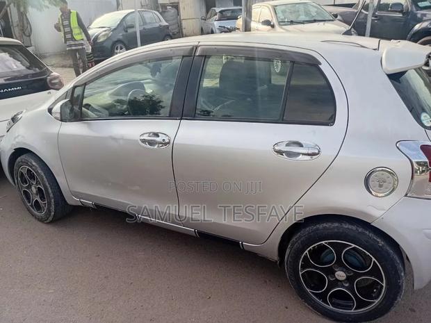 Toyota Yaris 2010 Silver