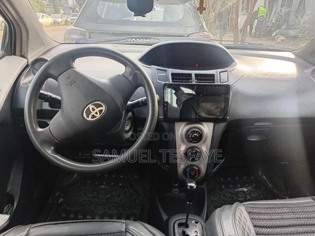 Toyota Yaris 2010 Silver