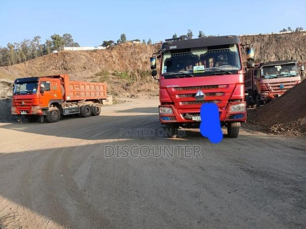 Sinotruk Howo 2022 Red