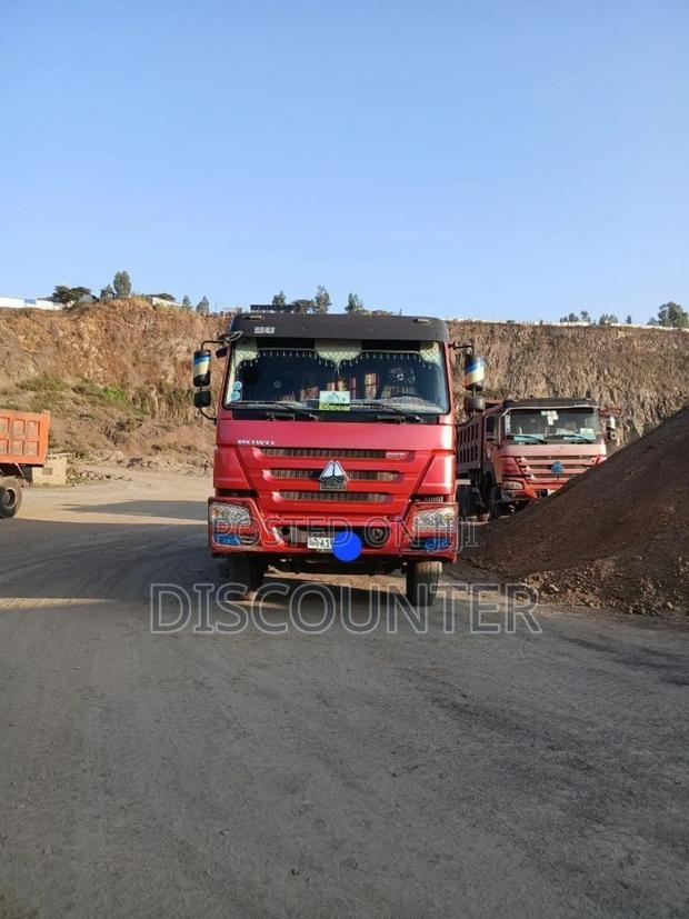 Sinotruk Howo 2022 Red