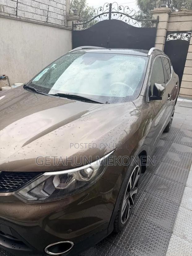 Nissan Qashqai 2017 Gold