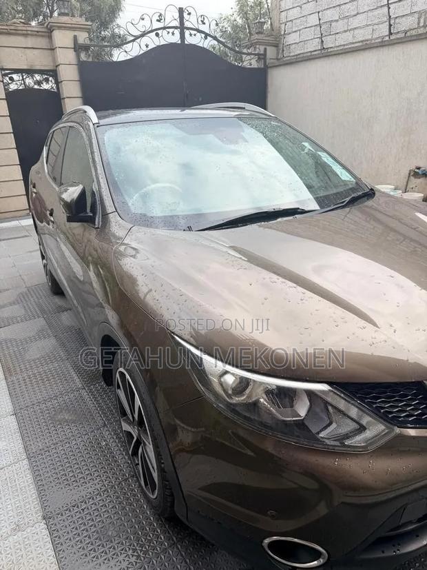 Nissan Qashqai 2017 Gold