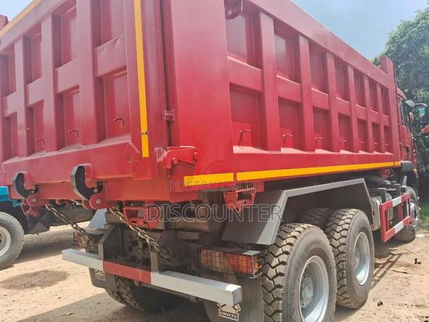 Sinotruk Howo 2022 Red