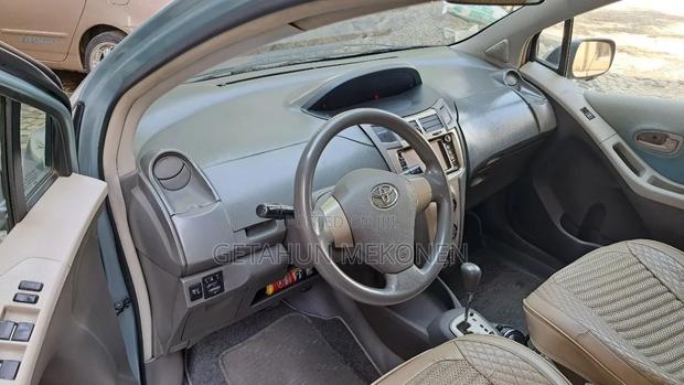 Toyota Yaris 2010 Silver