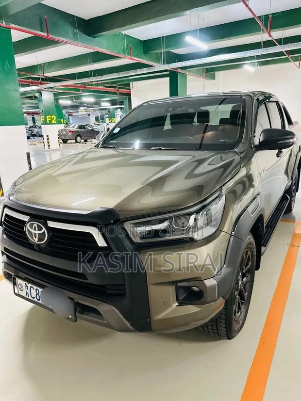 Toyota Hilux 2025 Blue