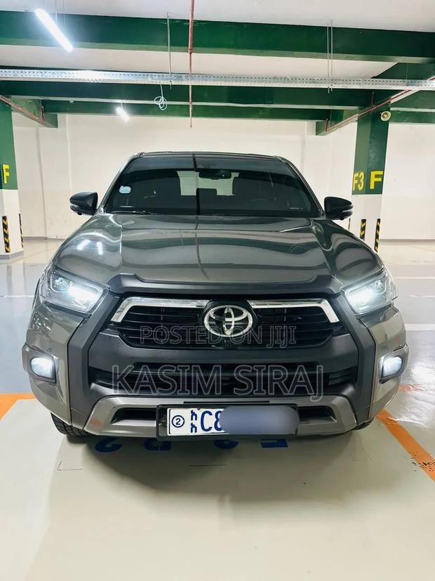 Toyota Hilux 2025 Blue