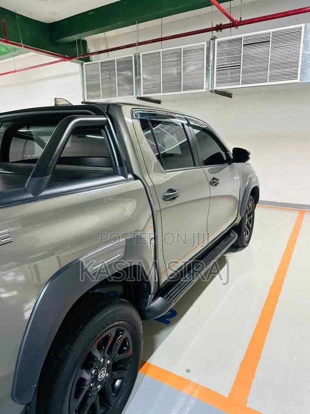 Toyota Hilux 2025 Blue