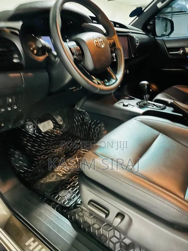 Toyota Hilux 2025 Blue