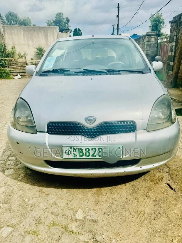 Toyota Vitz 2001 Silver