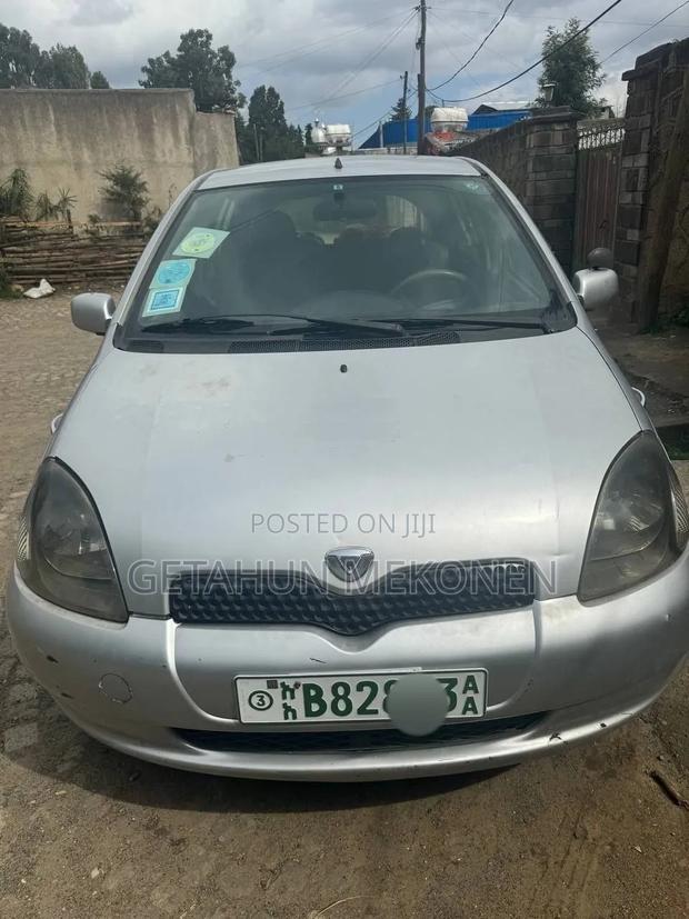 Toyota Vitz 2001 Silver
