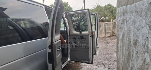 Ford E-350 2007 Silver