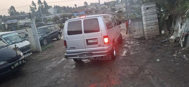 Ford E-350 2007 Silver