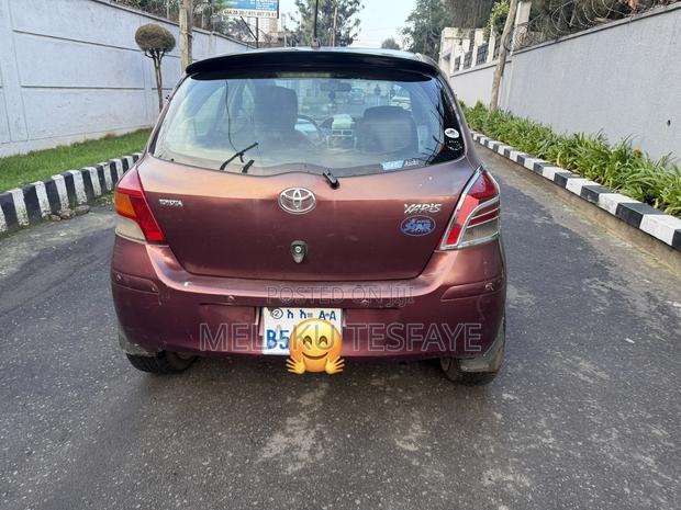 Toyota Yaris 2010 Burgundy