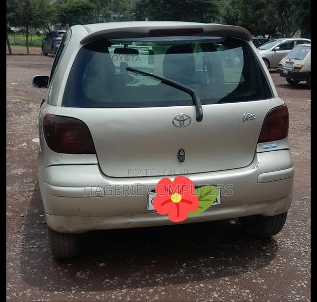 Toyota Vitz 2002 Silver