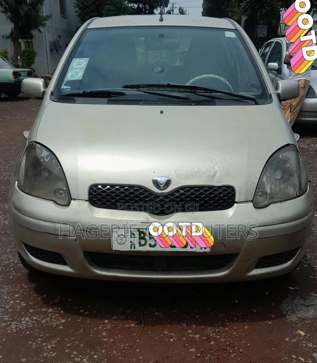 Toyota Vitz 2002 Silver