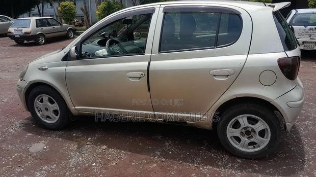 Toyota Vitz 2002 Silver