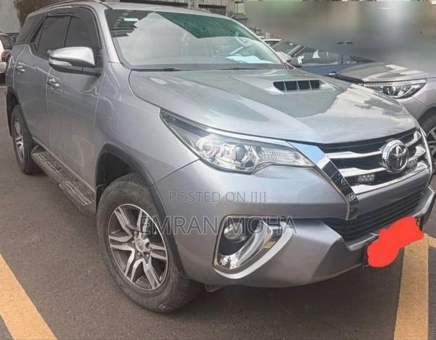 Toyota Fortuner 2016 Silver