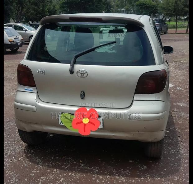 Toyota Vitz 2002 Silver