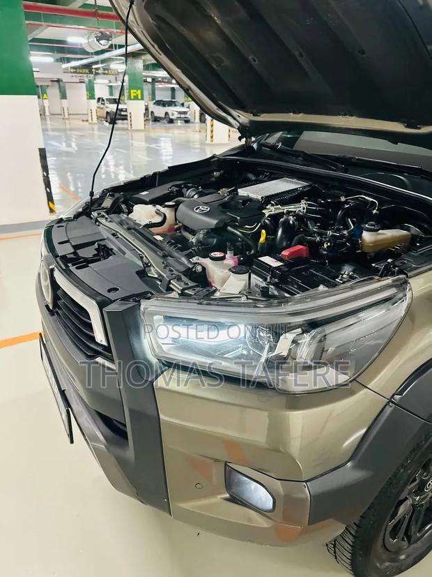 Toyota Hilux 2025 Beige