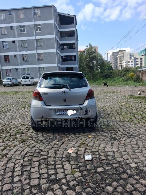 Toyota Yaris 2010 Silver
