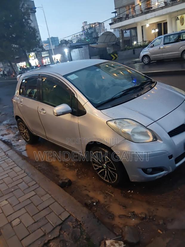 Toyota Yaris 2010 Silver