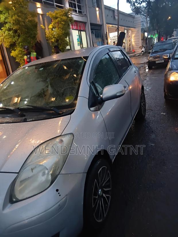 Toyota Yaris 2010 Silver