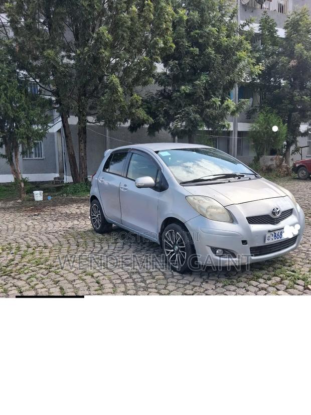 Toyota Yaris 2010 Silver