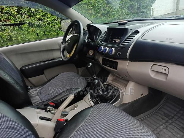 Mitsubishi L200 2007 Silver