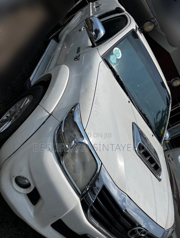 Toyota Hilux SR5 2015 White