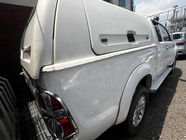Toyota Hilux SR5 2015 White