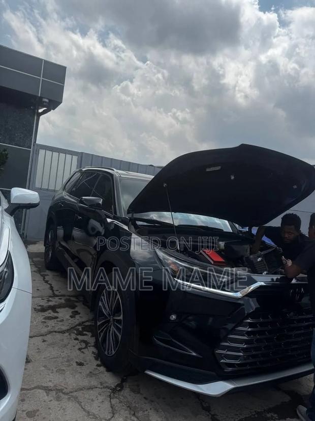 New Toyota Grand Highlander Hybrid 2025 Black