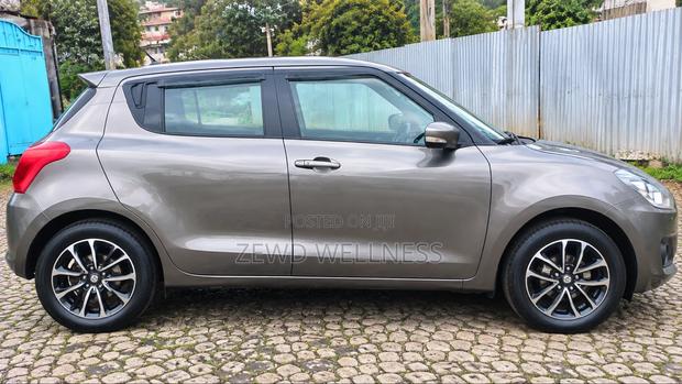 Suzuki Swift 2021 Gray