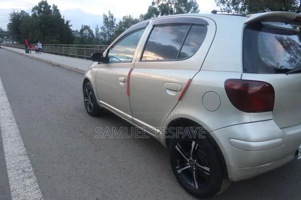 Toyota Vitz 2002