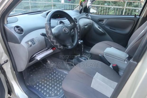 Toyota Vitz 2002